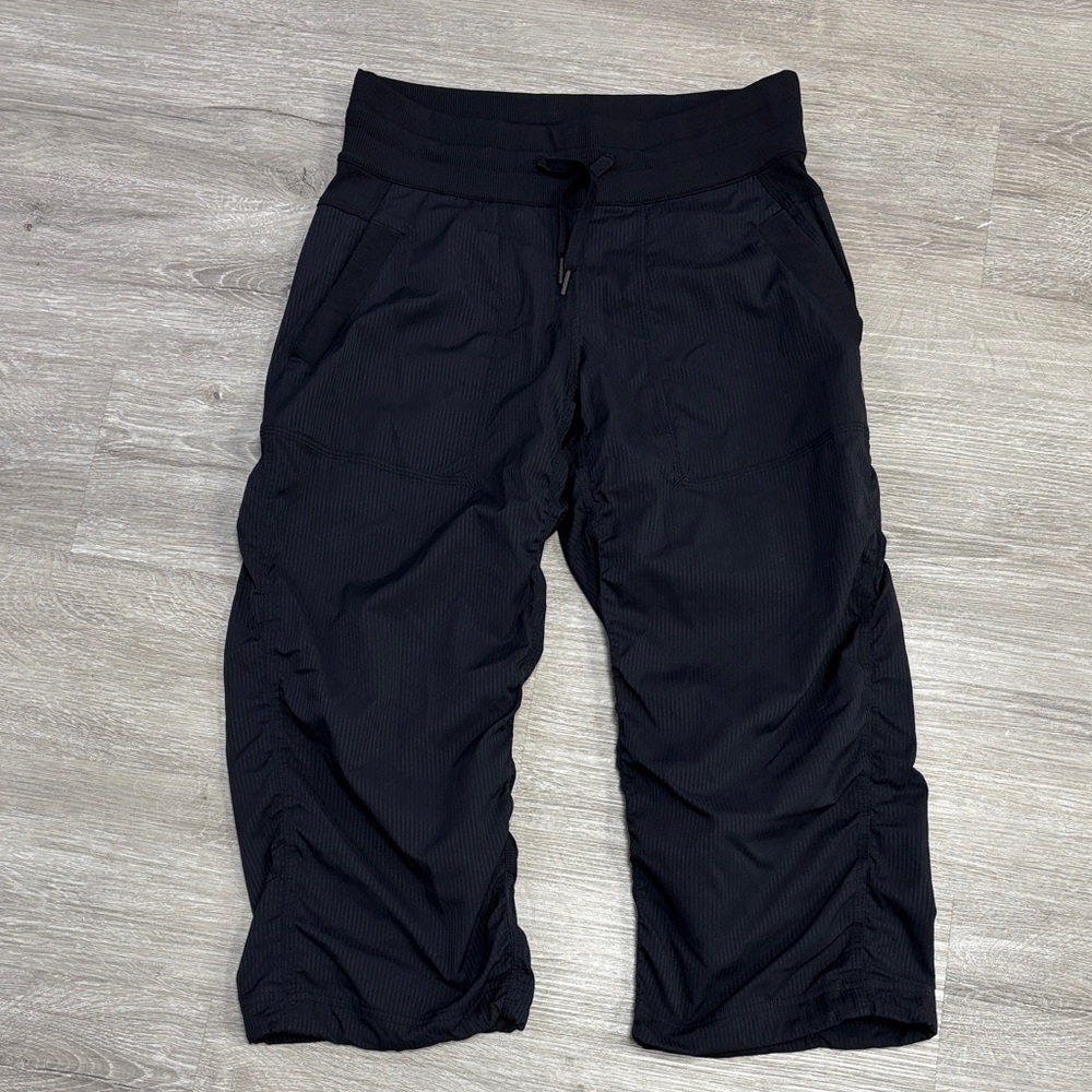 Women’s black Lululemon athletica capri size 4